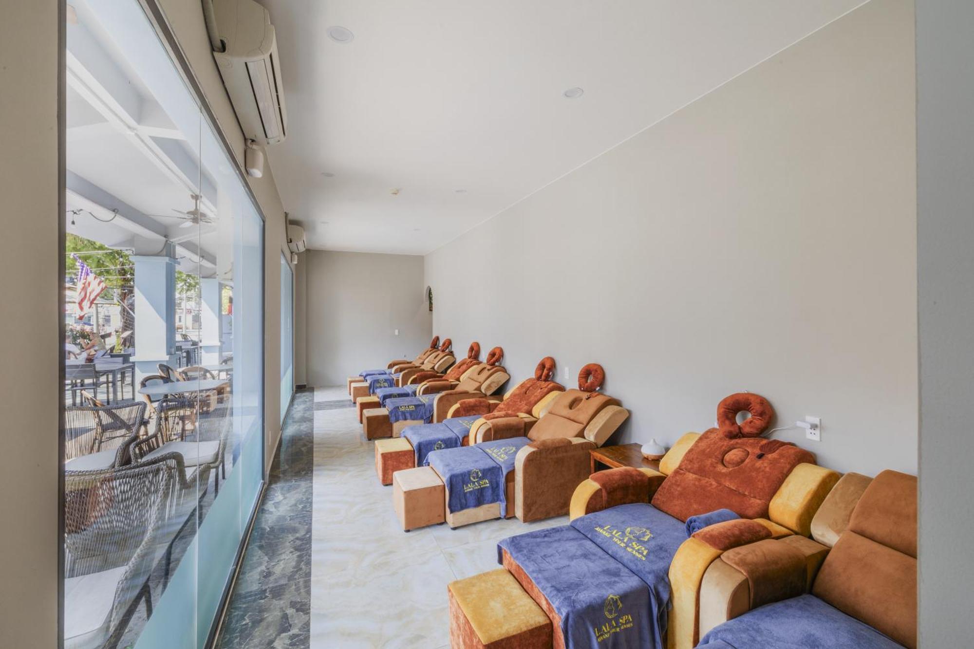 Amon Hotel Дуонг-Донг Экстерьер фото
